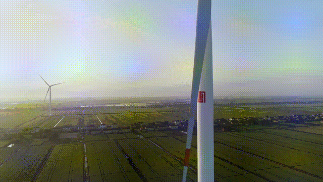 1661406461580086895.gif 無人機(jī)拍攝到的風(fēng)電畫面 (1).gif