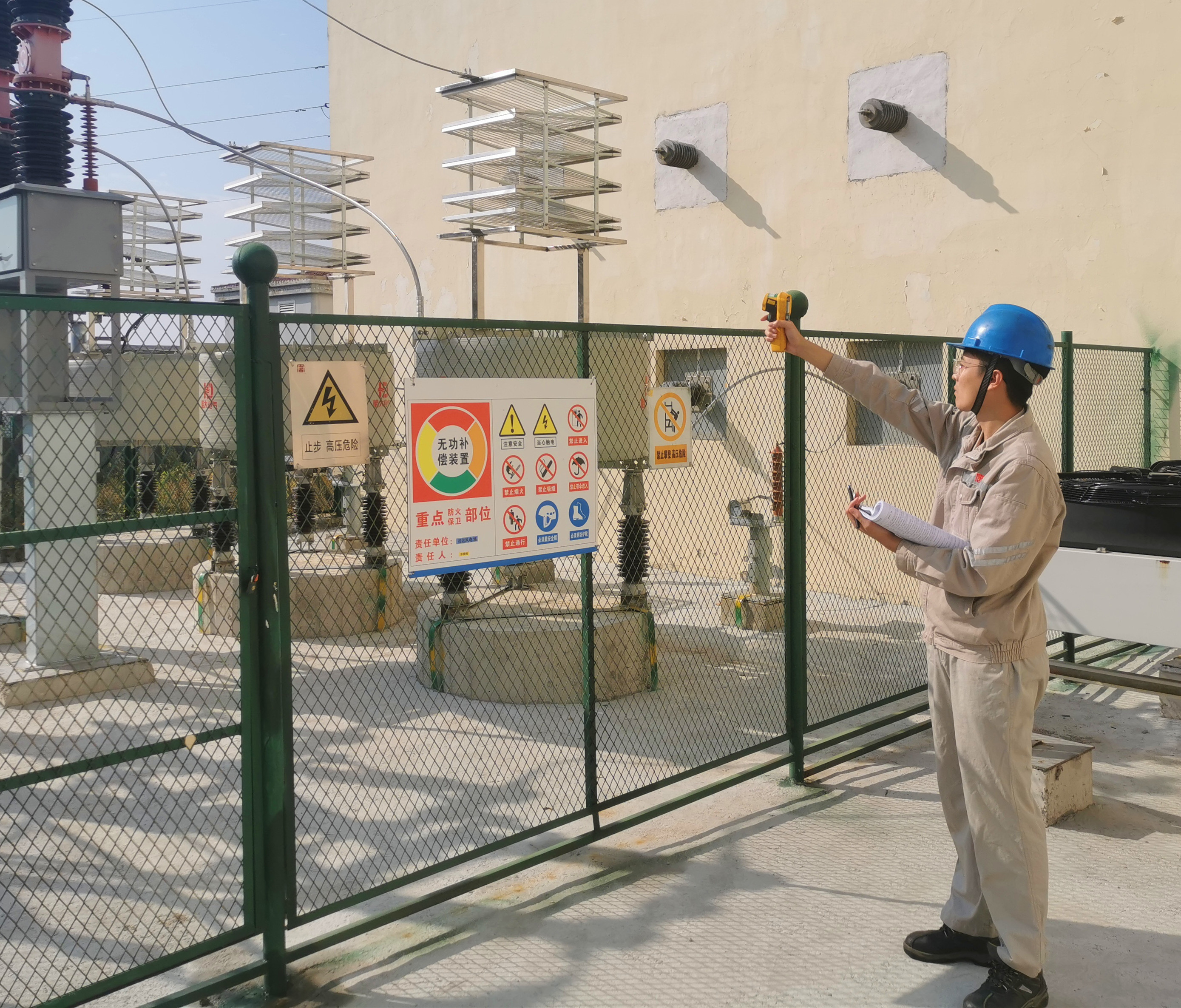 對站內(nèi)無功補償設(shè)備巡視檢查--拍攝者董學川..jpg