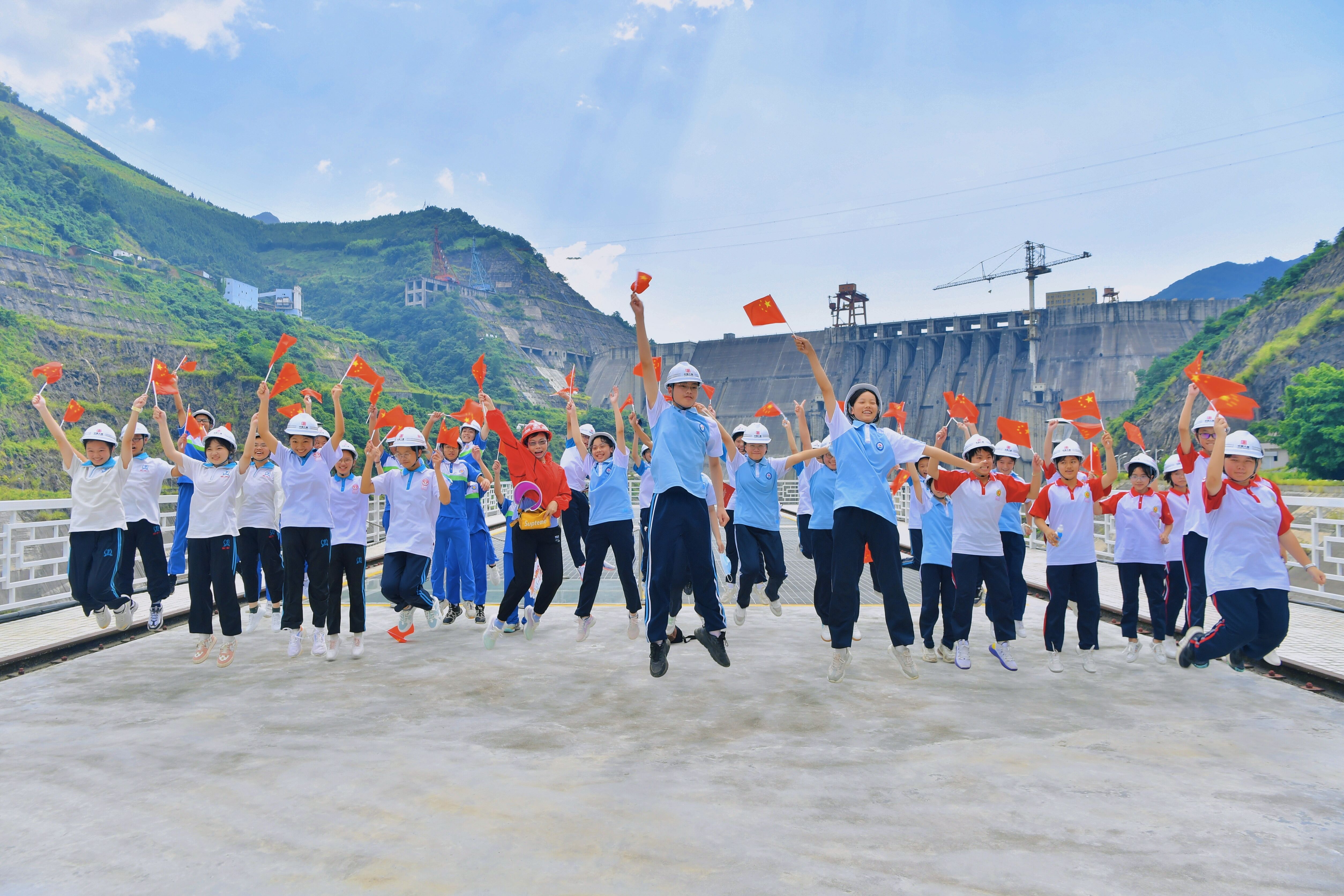 1677745001895077276.jpg 1桂冠.jpg