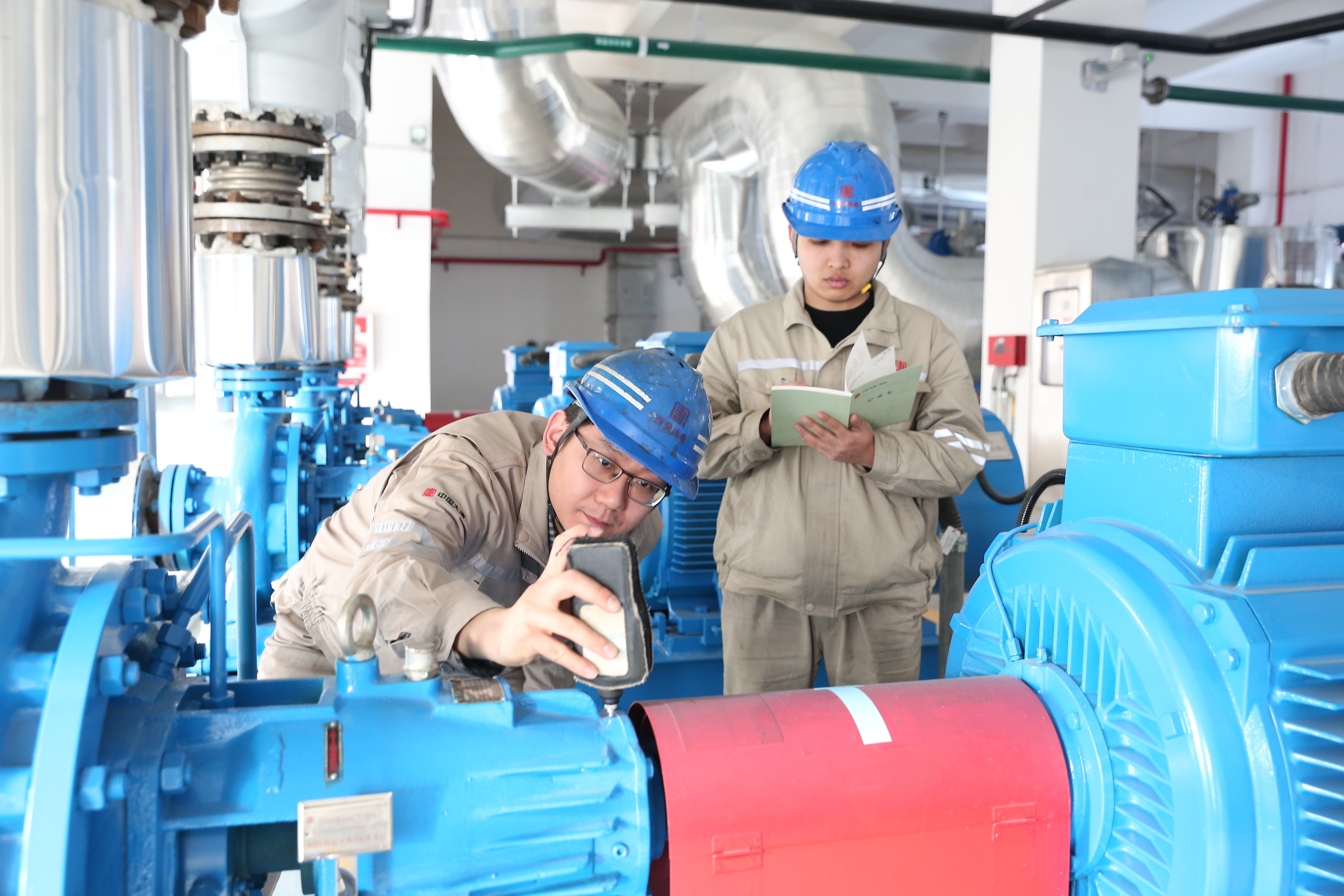 1689831323280029649.jpg 7.西安熱電廠供熱首站設(shè)備檢查.jpg