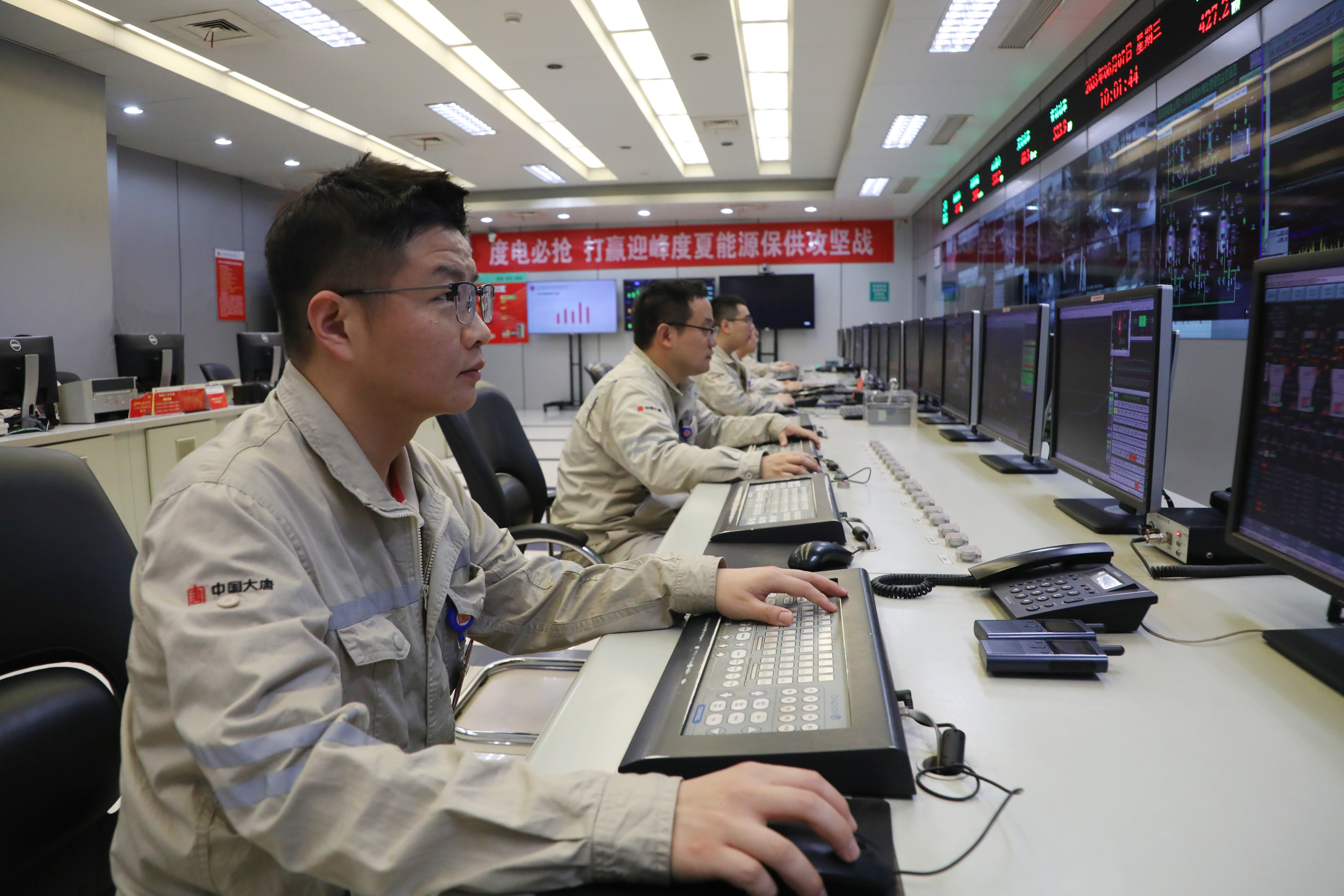 1691741475160021577.jpg 認(rèn)真監(jiān)盤.jpg