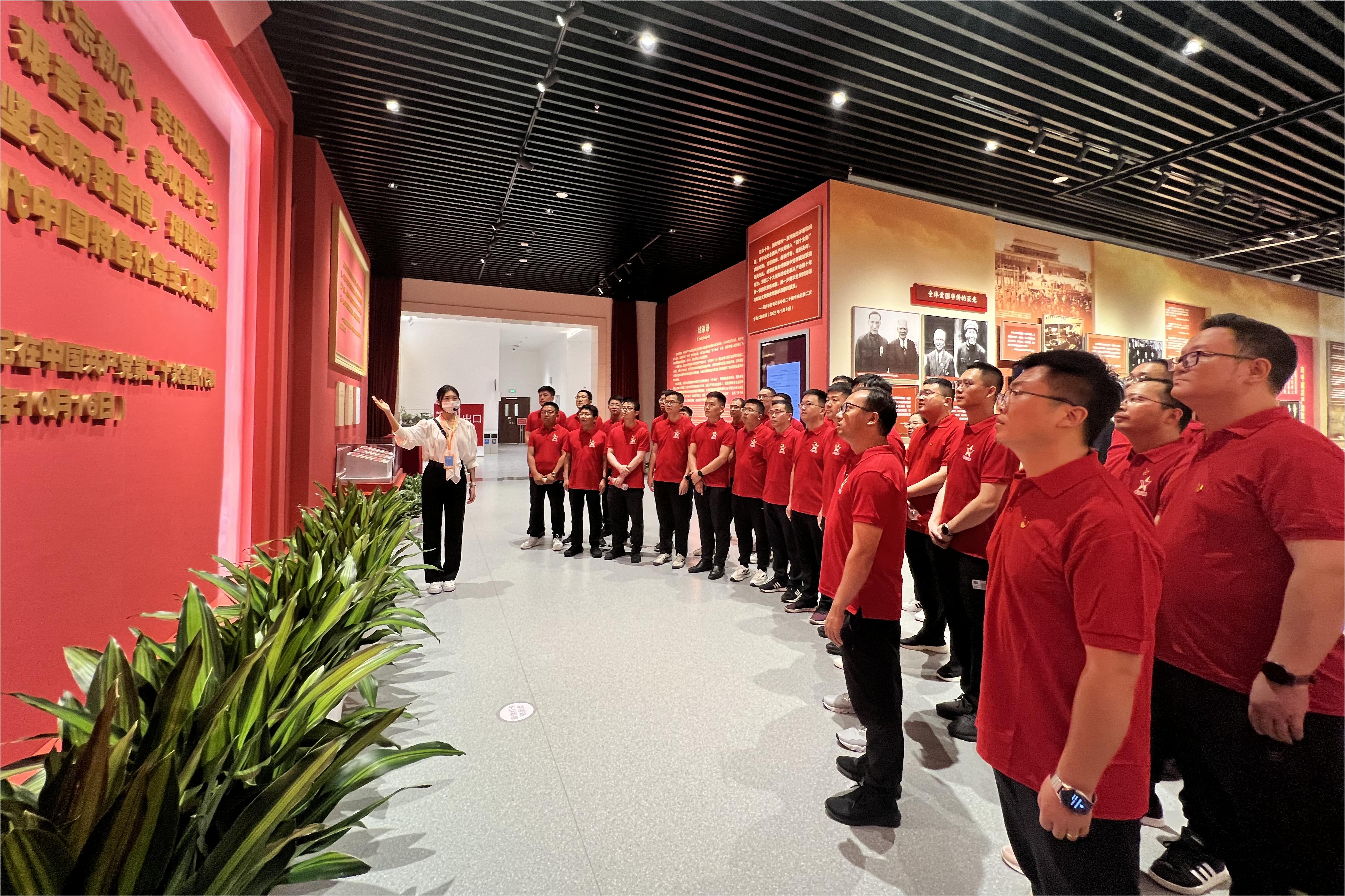 1702620207929061970.jpg 1中國大唐“青馬工程”學(xué)員到香山革命紀念館開展紅色教育.jpg